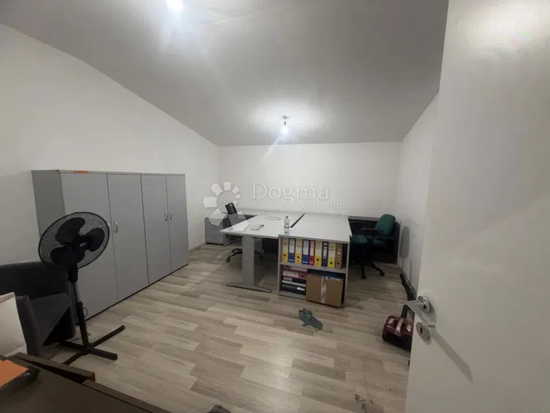 Business premise Pehlin, Rijeka, 70m2 – 2