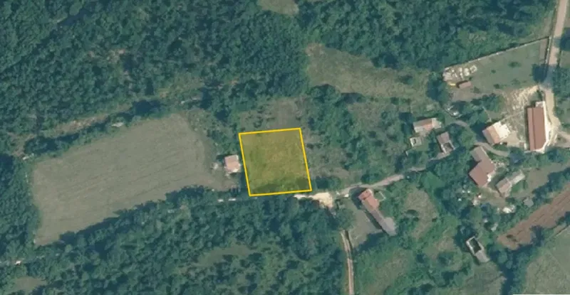 Građevinsko zemljište 1203m s dozvolom uz cestu