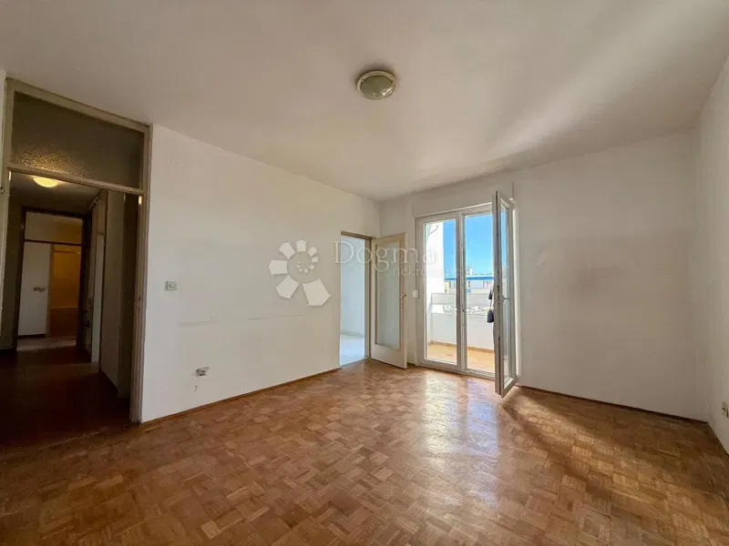 APARTAMENT Z WIDOKIEM NA OTWARTE MORZE - DUŻY POTENCJAŁ W DOSKONAŁEJ LOKALIZACJI! – 3