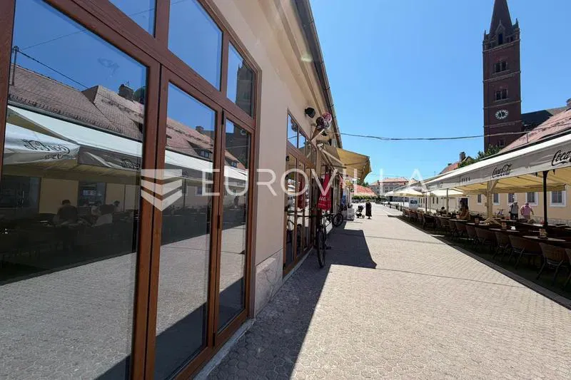 Đakovo, Korzo, potpuno adaptirani ulični poslovni prostor, 35 m²
