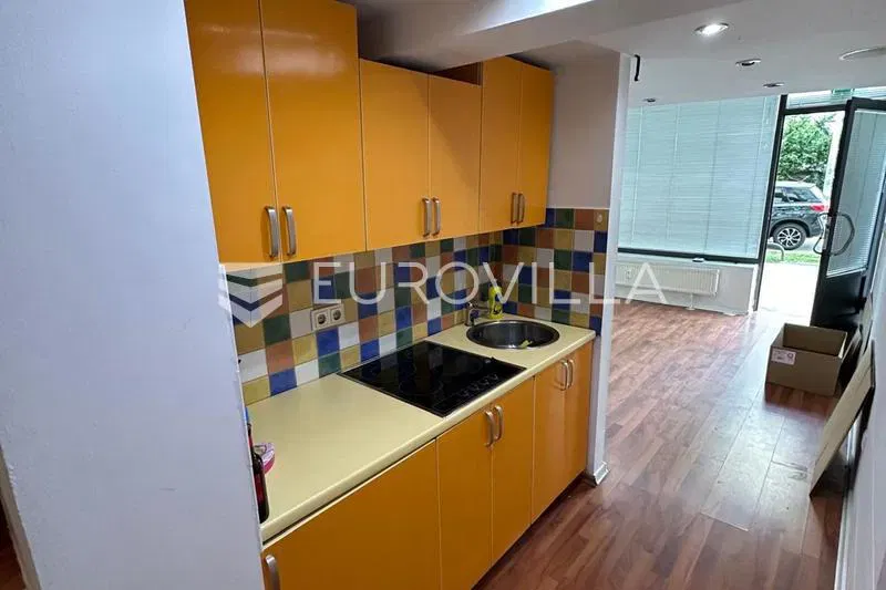 Zagreb, Knežija, two-storey street commercial space / shop 47 m² – 2