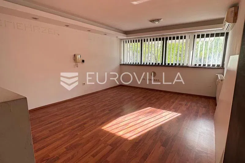 Zagreb, Knežija, two-storey street commercial space / shop 47 m² – 3