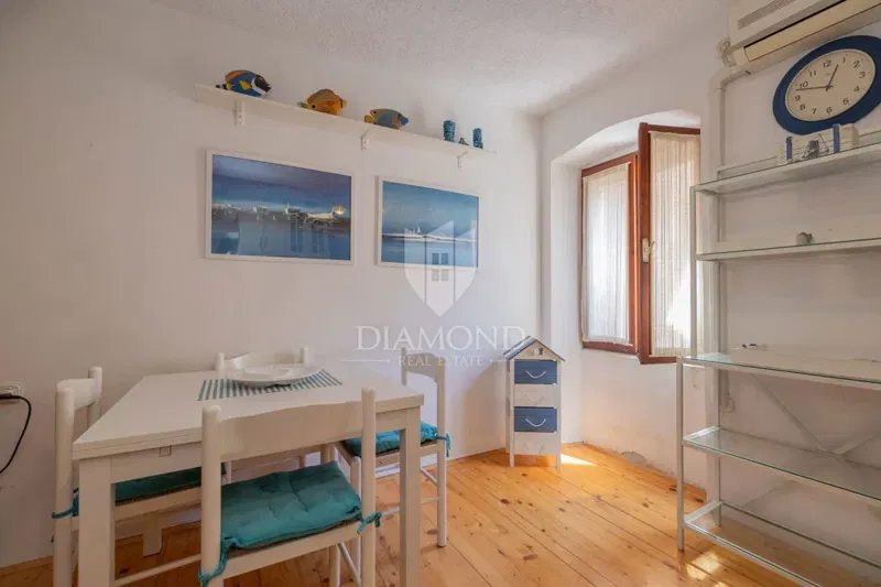 First Row to the Sea! Charming Studio Apartment the Old Town – 2