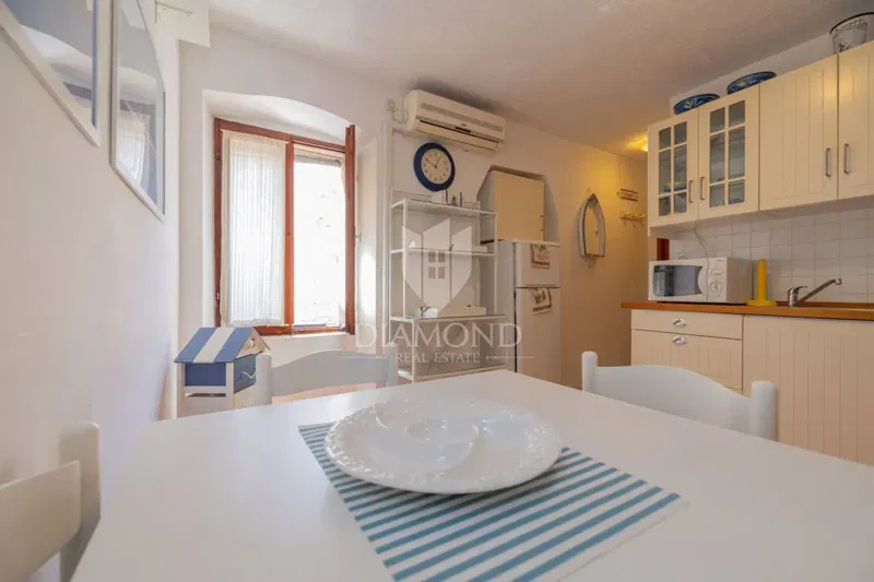 First Row to the Sea! Charming Studio Apartment the Old Town – 3