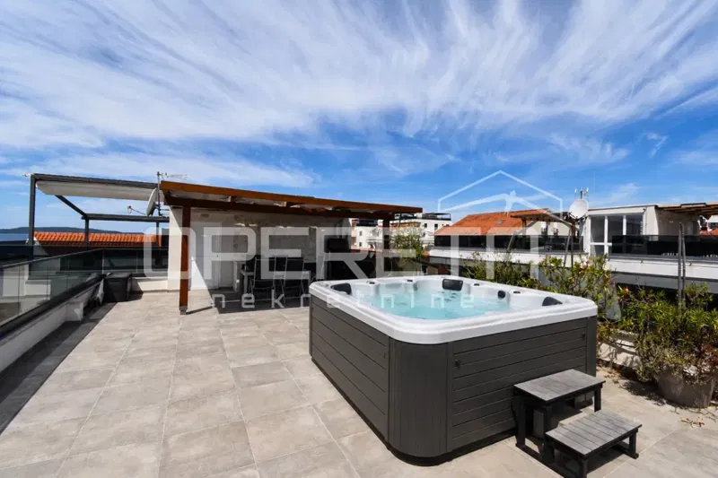 Two-bedroom apartment with a rooftop terrace and open sea view – 3