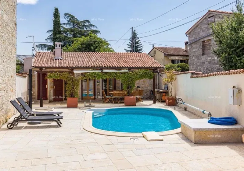 For sale: Renovated Istrian house with a pool – Kanfanar, 208 m², two buildings. – 3