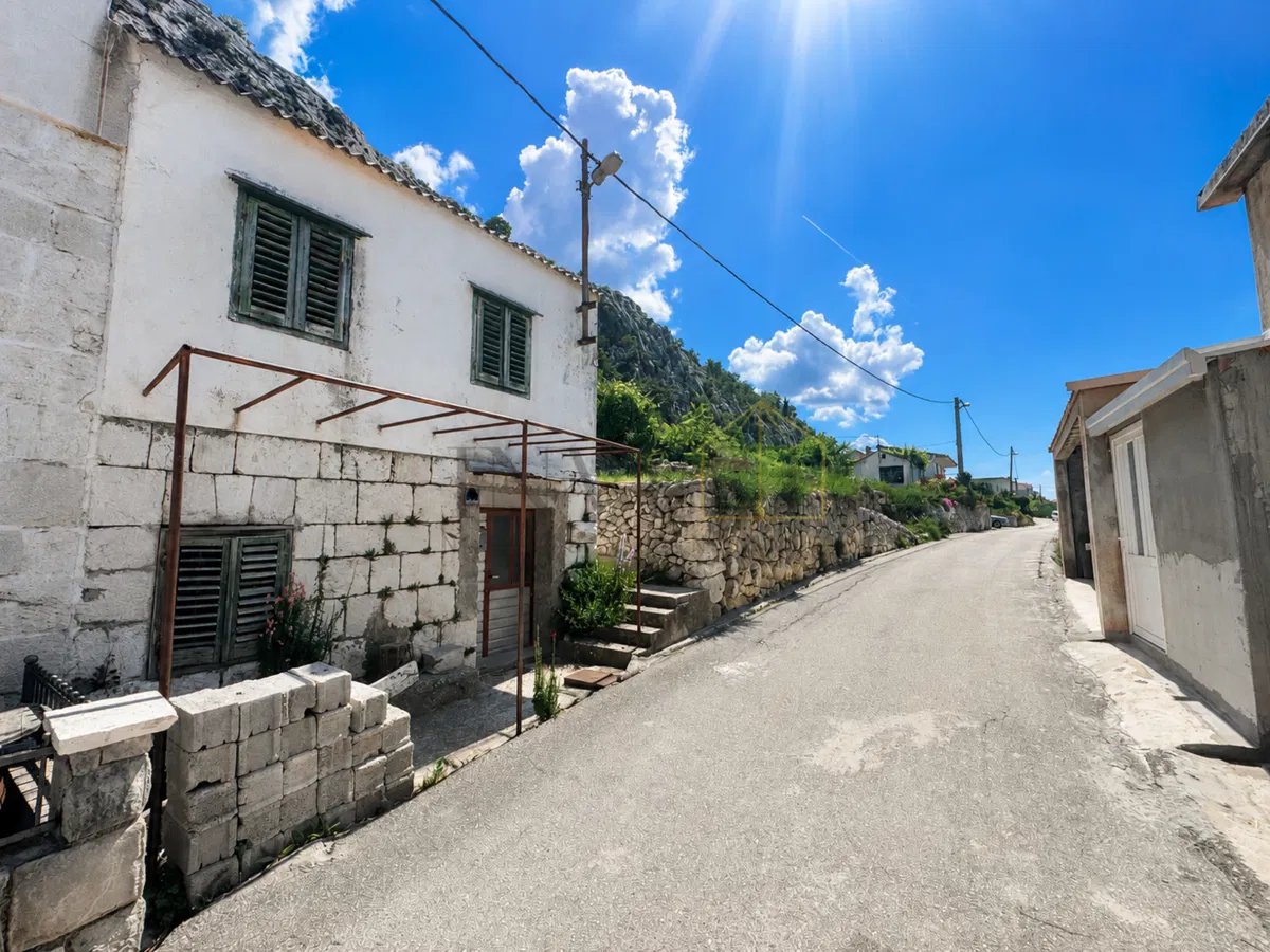 PRODAJA – KAMENA DVOJNA KUĆA U SITNOM GORNJEM