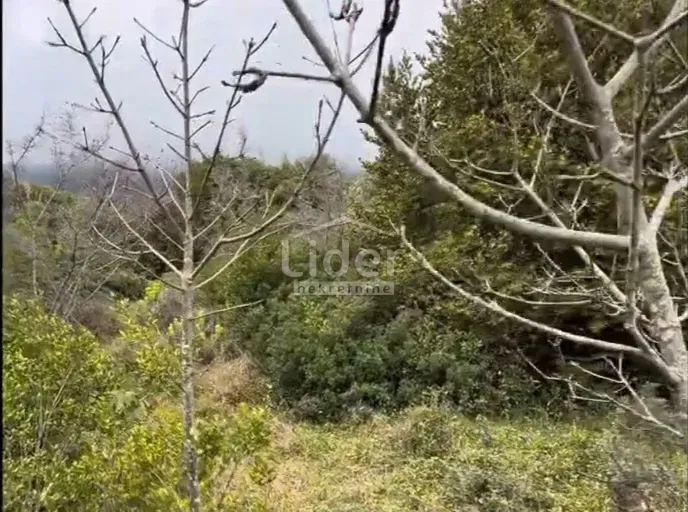 NEREZINE - GRAĐEVINSKO ZEMLJIŠTE 401 m2