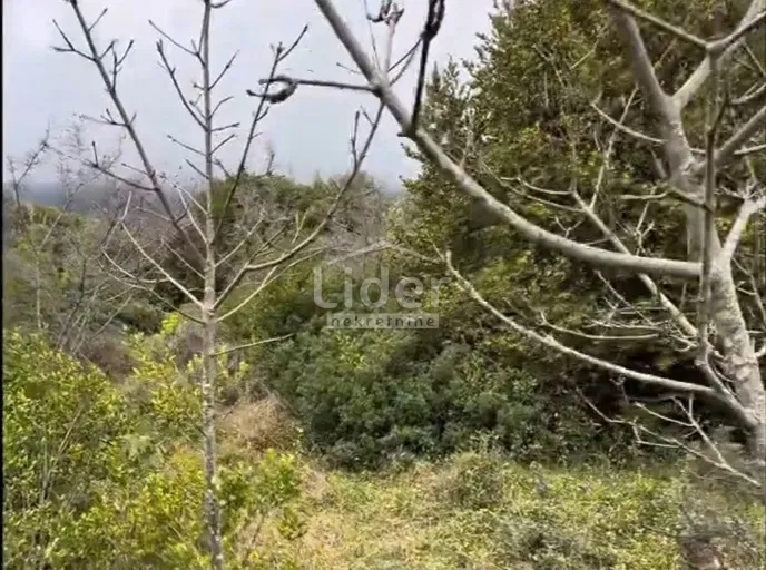NEREZINE - GRAĐEVINSKO ZEMLJIŠTE 401 m2