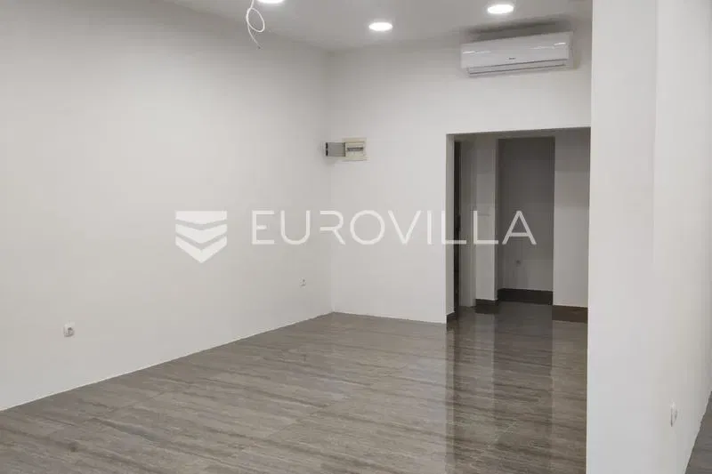 Požega, poslovni prostor 38 m² u pješačkoj zoni