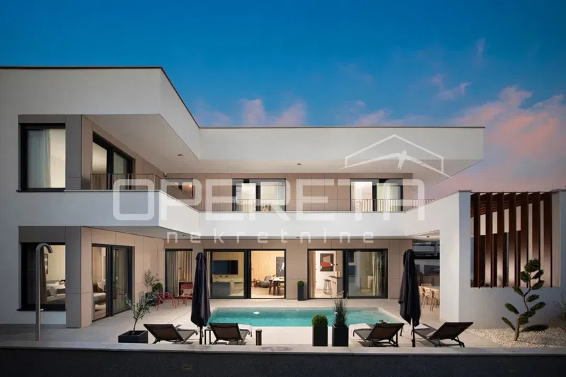 Istria, Fažana – villa indipendente con piscina, 50 m dalla spiaggia, 4 camere da letto, 350 m² – 2