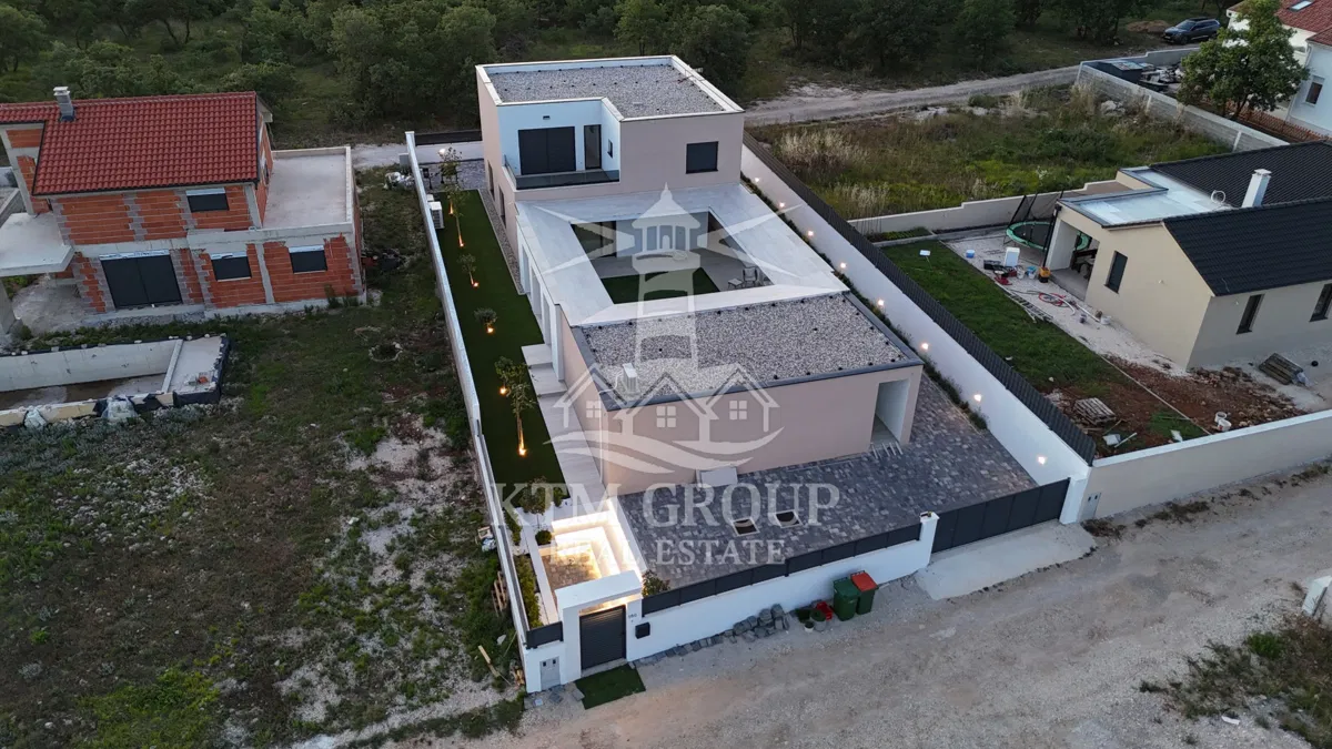 LUKSUZNA OBITELJSKA VILA U MURVICI KOD ZADRA – 260 m²!!!