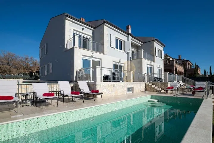 Dom Kaštelir, Kaštelir-Labinci, 459m2