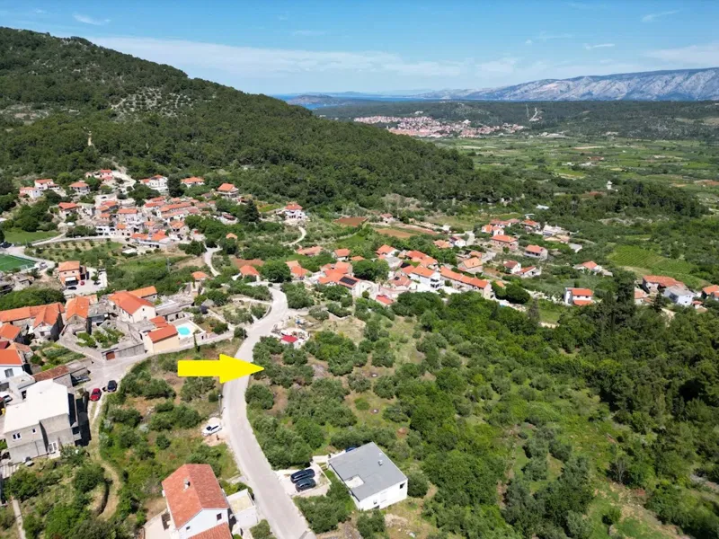 Hvar, Dol - građevinsko zemljište 874 m2 s prekrasnim pogledom na polje