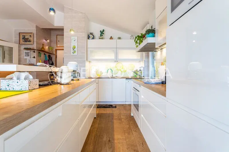 Split, Meje, four-room apartment in a great location with a view of the sea – 3