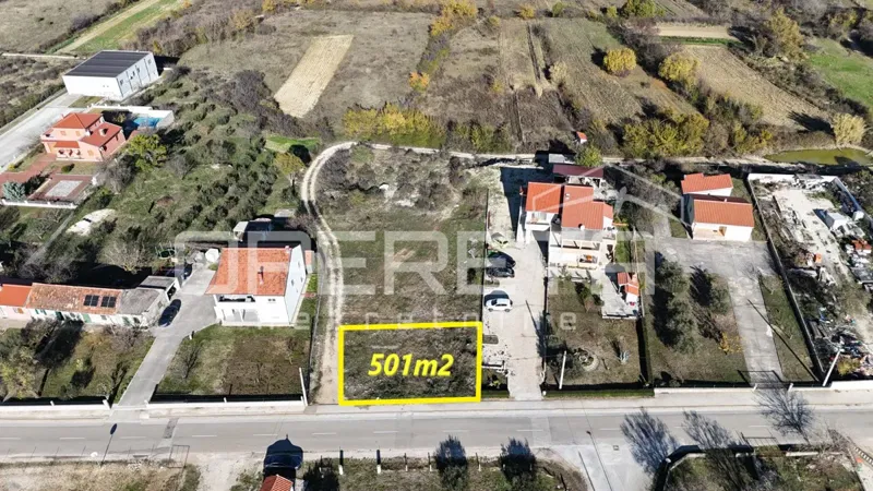 Poličnik – građevinsko zemljište 501 m² uz glavnu cestu