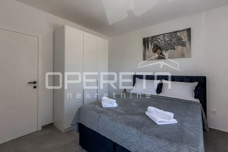 Casa con 5 appartamenti, 90 m dal mare, Rogoznica – 2