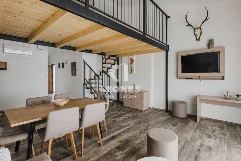 Due appartamenti confortevole in una splendida posizione con vista mare a Novigrad