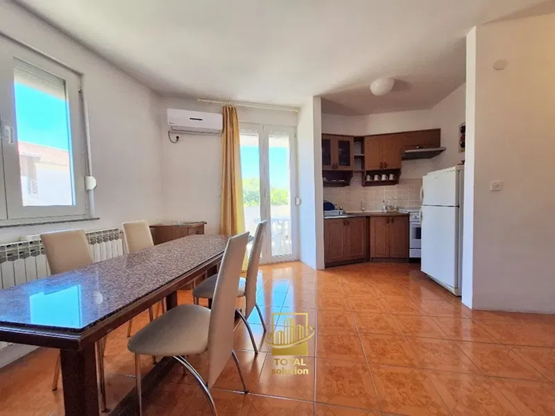 Pakoštane, dvosobni apartman 44 m2 na 1. katu, 400 metara od mora (prodaja)