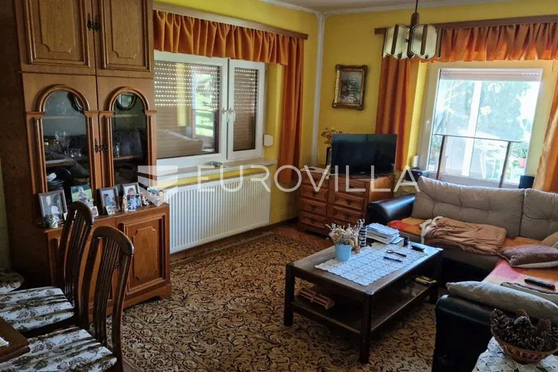Gornji Kneginec, Varaždin Breg, kuća s prekrasnim dvorištem i pogledom na Varaždin