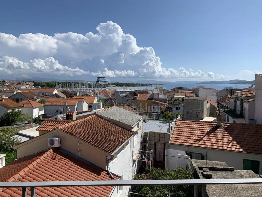Centar grada sa predivnim pogledom