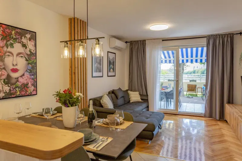 Elegant two-bedroom apartment with a spacious landscaped garden – 2