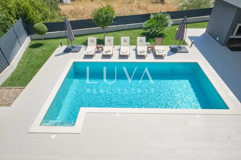 Kaštel Stari, 324 m² Villa with Pool and Sea View for Sale – 3