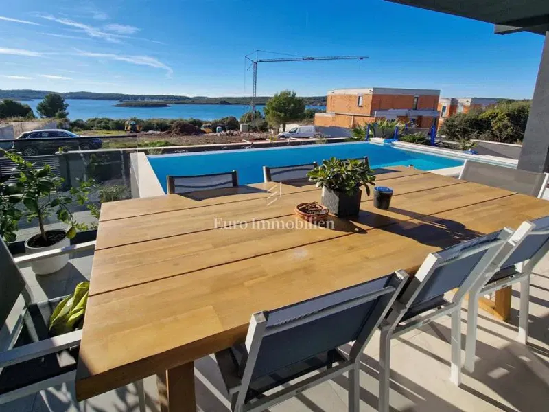 Medulin – villa con area wellness e piscina a sfioro – 3