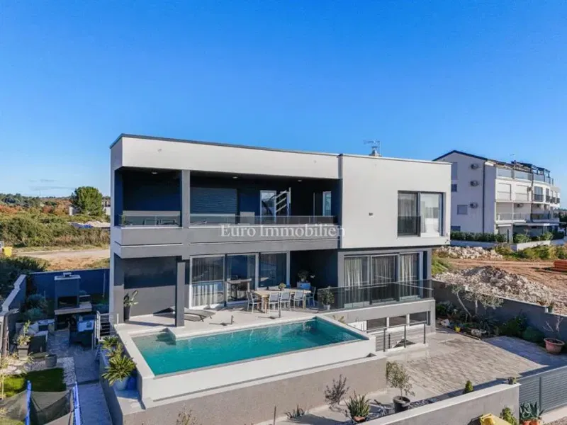 Medulin – villa con area wellness e piscina a sfioro – 2