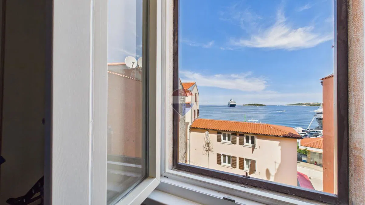 Rovinj, na novo prenovljen hotel s teraso/barom in pogledom na morje