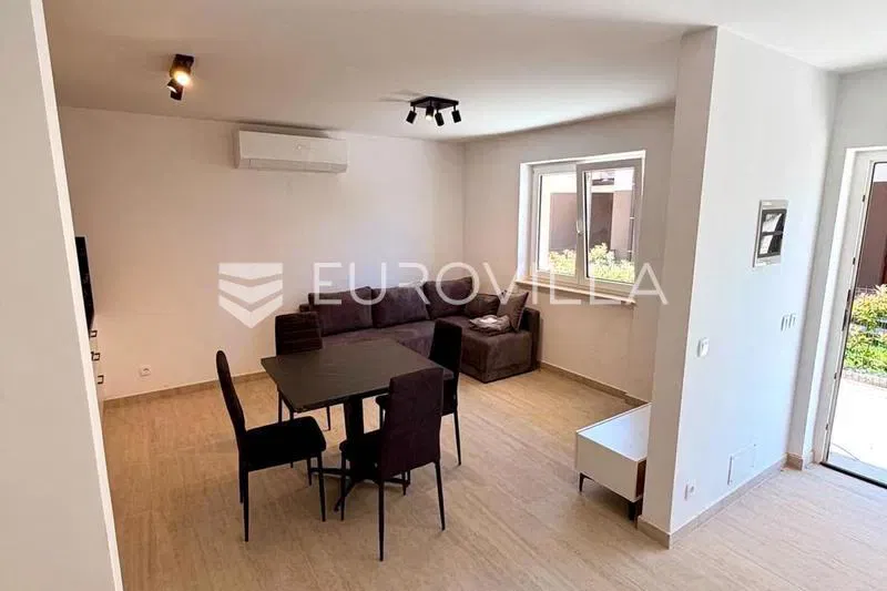 Istria, Novigrad, furnished apartment with large terrace and parking space – 3