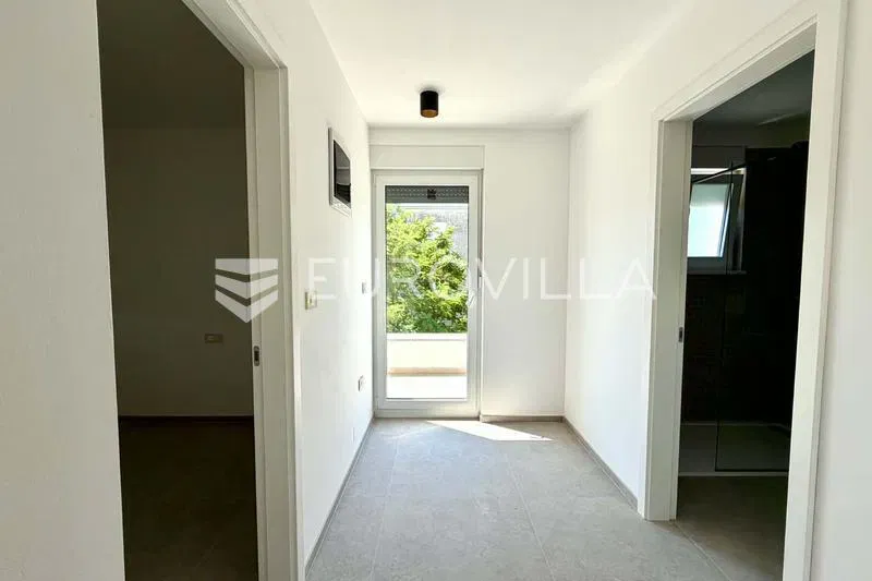 Pula, Center, long-term rent of an apartment in a modern new building with elevator and parking – 3