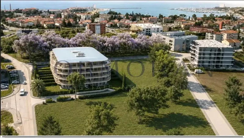 Prostrani stan s garažom u Umagu