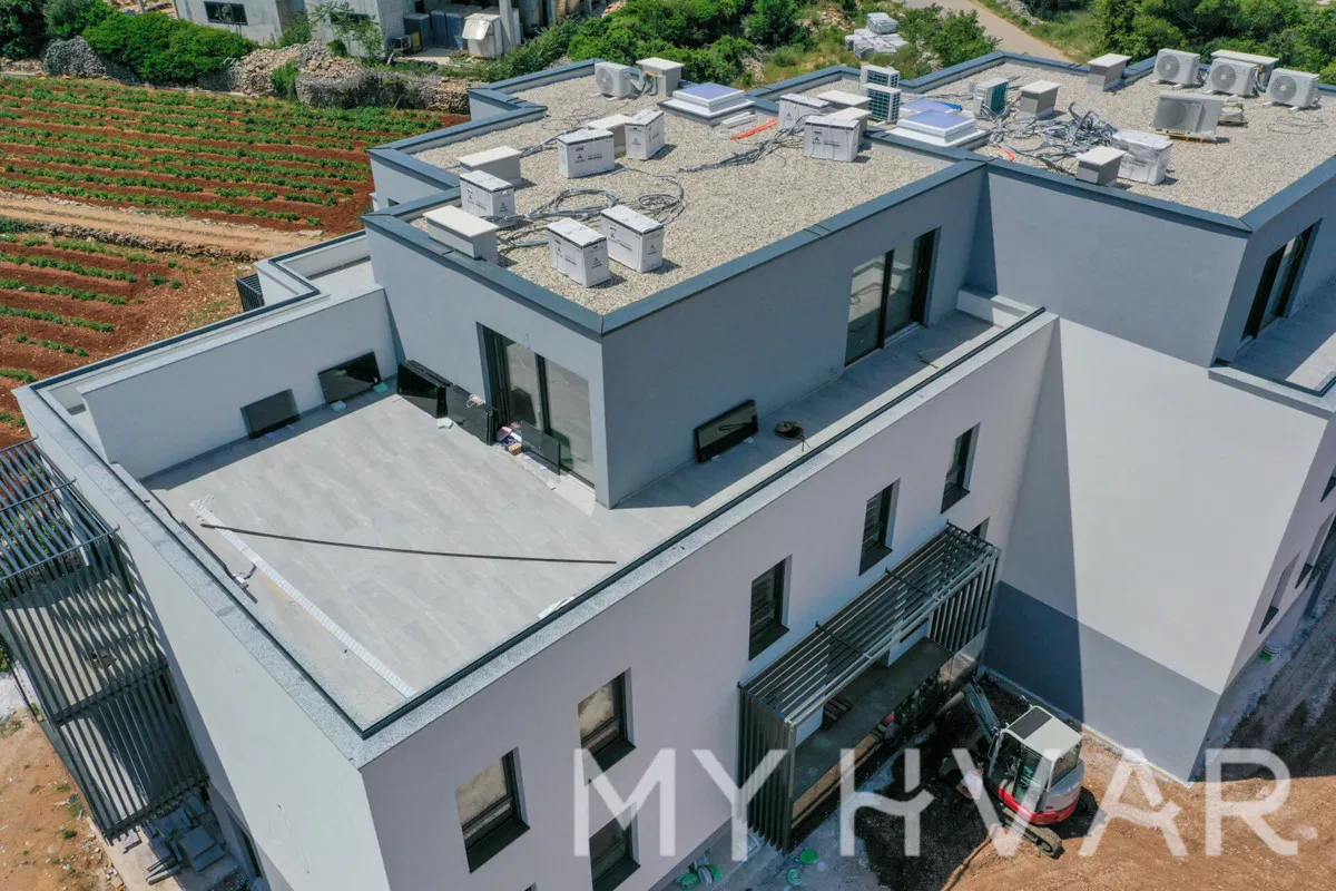 Dvoetažni Penthouse u Vrboskoj S8b
