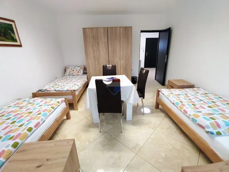 Karlovac, Gornje Mekušje - kuća za smještaj radnika
