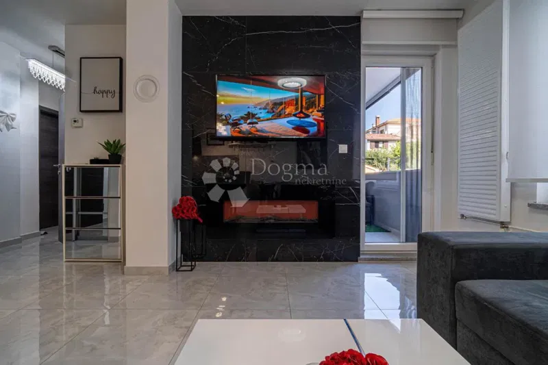EXCLUSIVE - Modern two-room apartment with parking space – 3