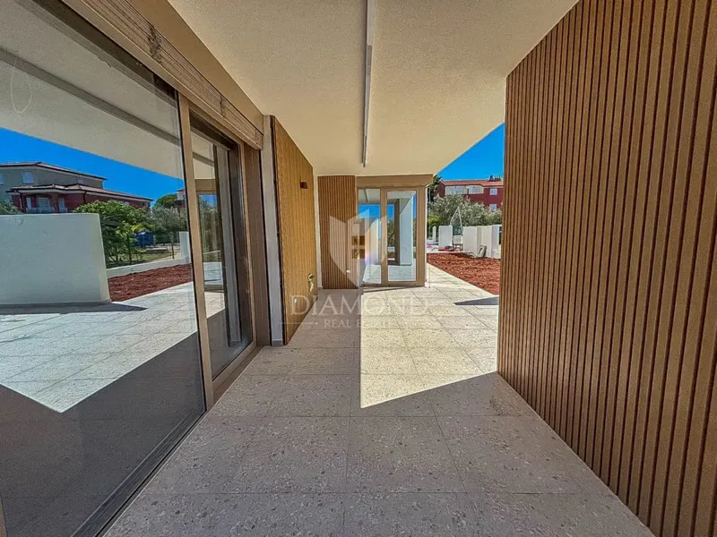 Novigrad, new building, modern apartment with garden! – 2
