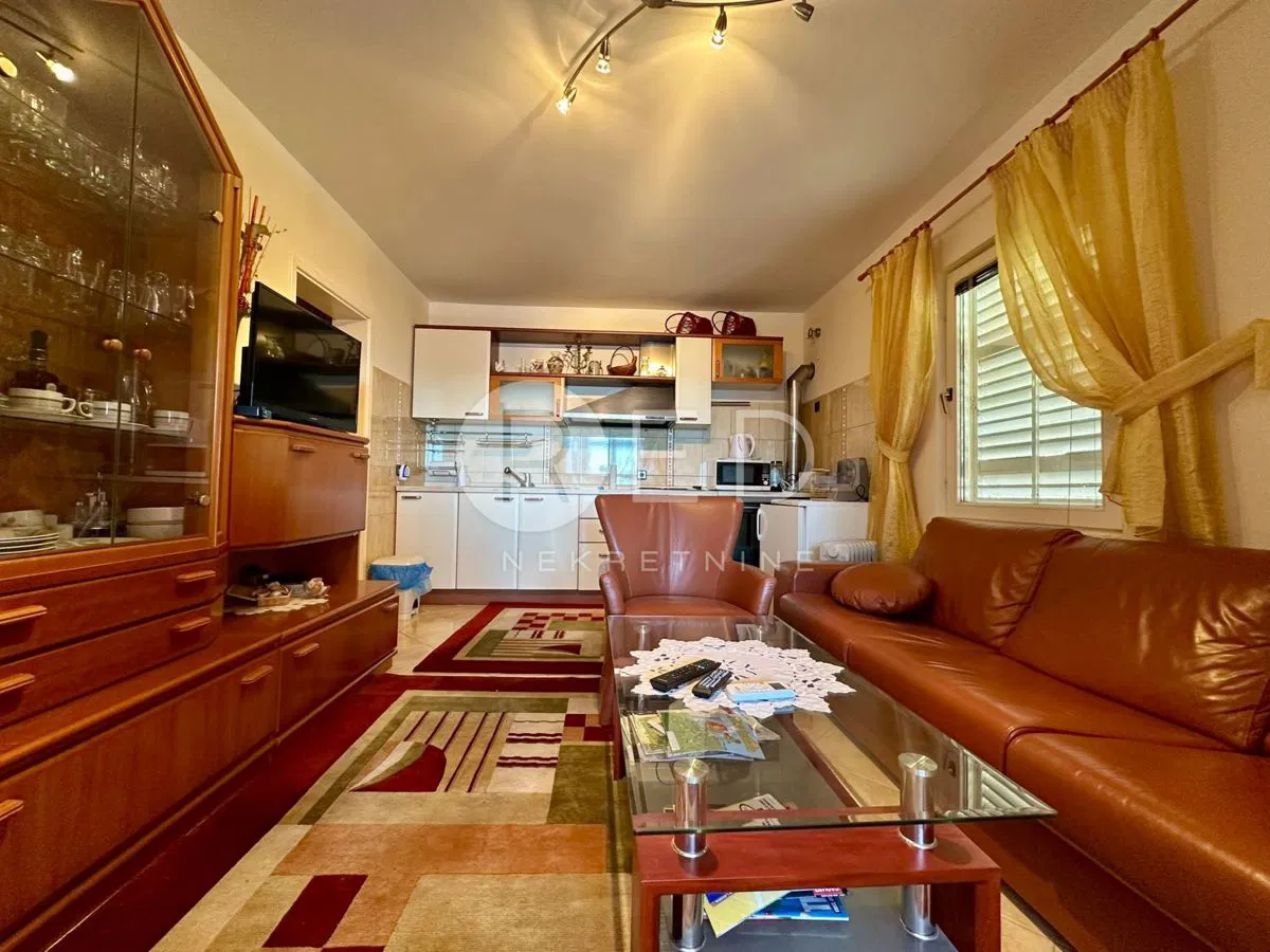 DRAGE – APARTMANSKA KUĆA S PANORAMSKIM POGLEDOM NA MORE I KORNATE