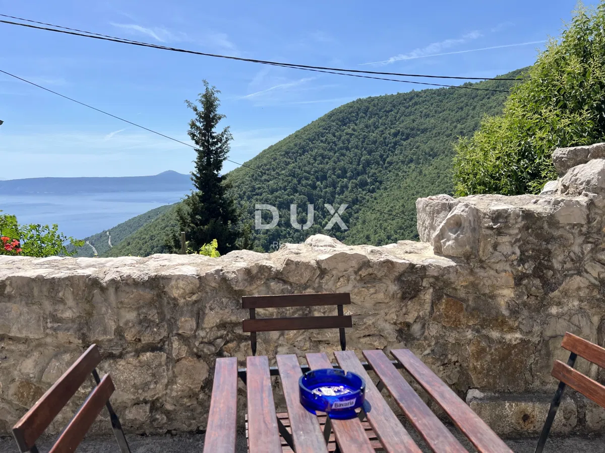 OPATIJA, MOŠĆENIČKA DRAGA – casa in pietra ristrutturata con vista panoramica sul mare e due terrazze