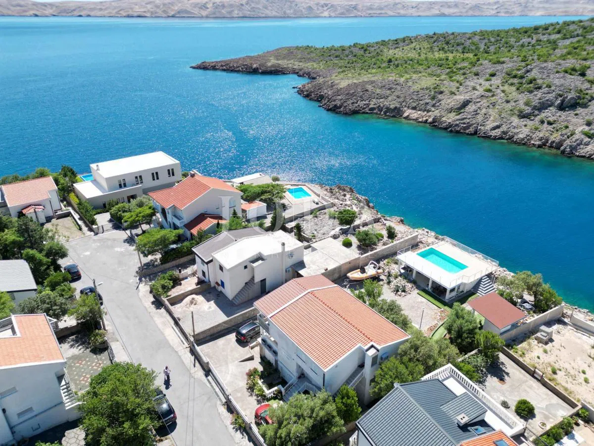 Cesarica kuća sa 6 apartmana 1.red do mora