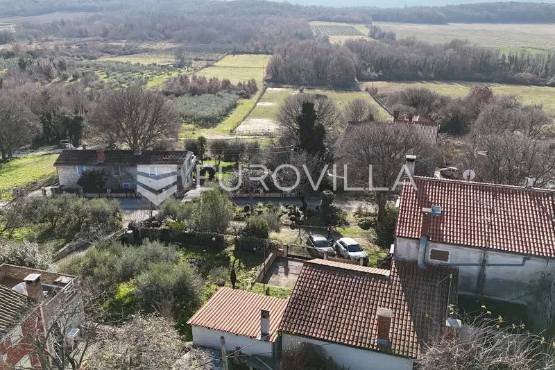 Istria, Poreč surroundings, house with two apartments and a yard in a quiet location – 3