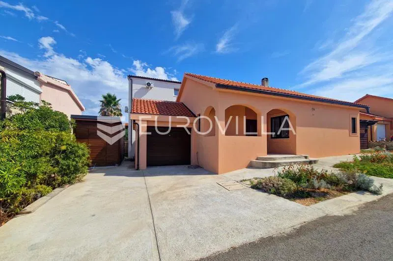 Vir, Detached House with Garage and Mediterranean Garden, Only 120 m from the Sea – 2