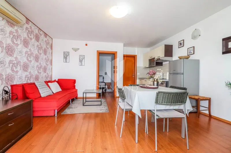 Una rarità a Rovigno! Casa a 100 metri dal mare con due appartamenti e un cortile. – 3