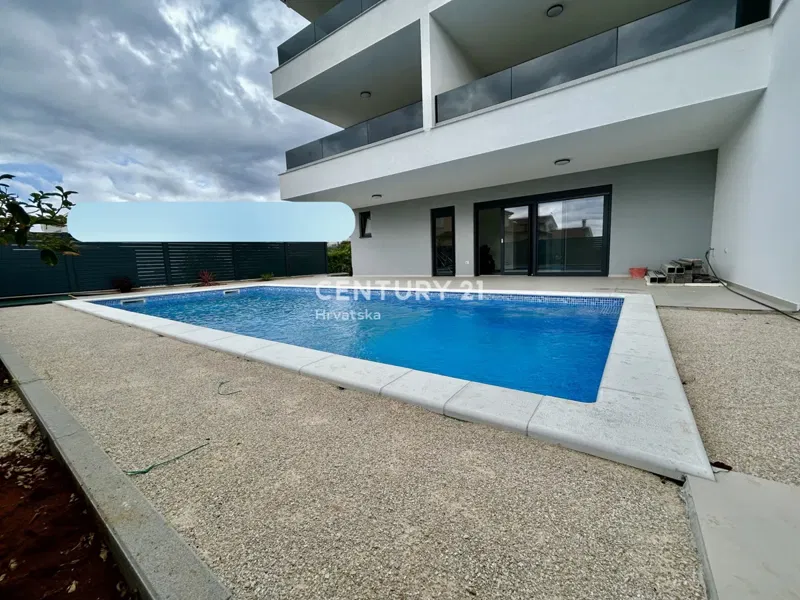 NOVIGRAD, NEW GROUND-FLOOR APARTMENT WITH POOL – 2