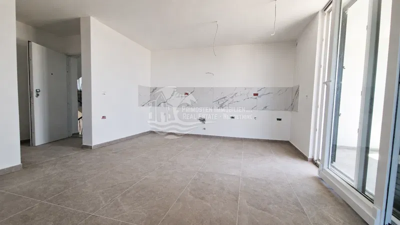 Panorama mora na dlanu/Rogoznica – Moderan dvosoban stan u novogradnji – 2