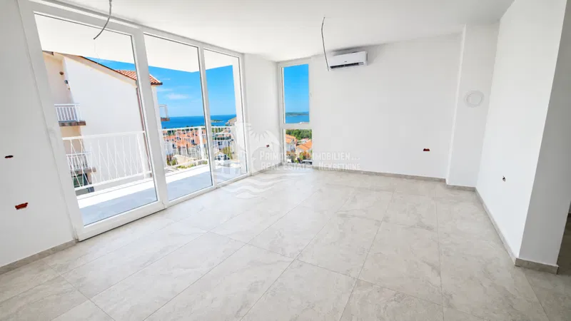 Rogoznica/Novogradnja s očaravajućim pogledom na more – Idealna investicija – 2