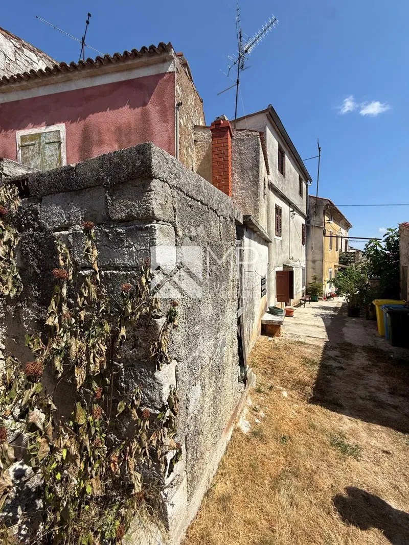 Stone terraced house for renovation in the heart of Marčana – 2