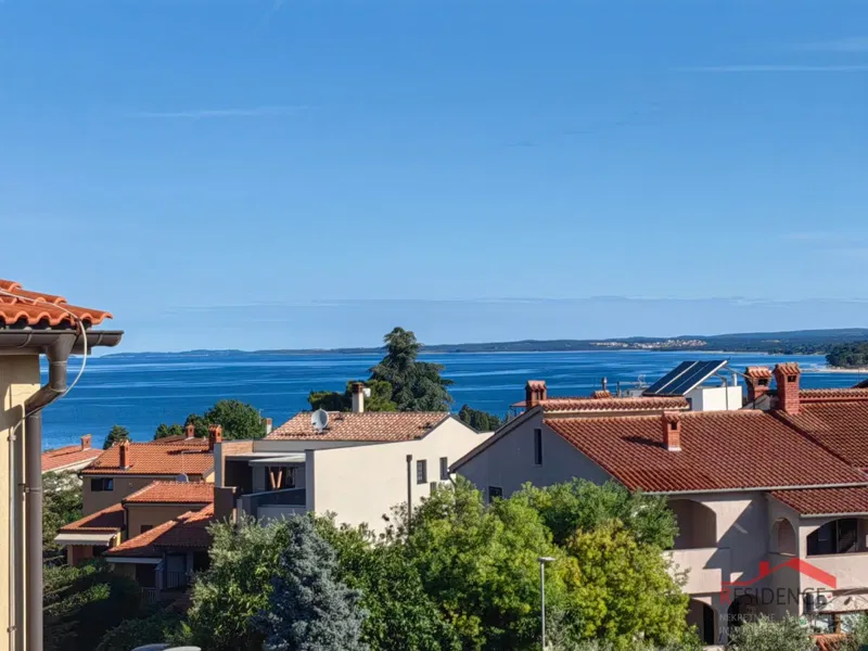 Štinjan – namješten stan s pogledom na more, 500 m od plaže