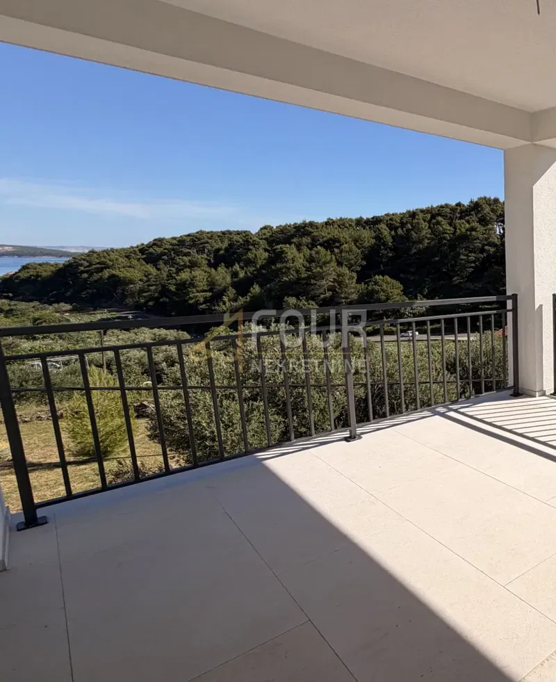 Otok Rab, Banjol, 3s+db, terasa, pogled na morje – 2