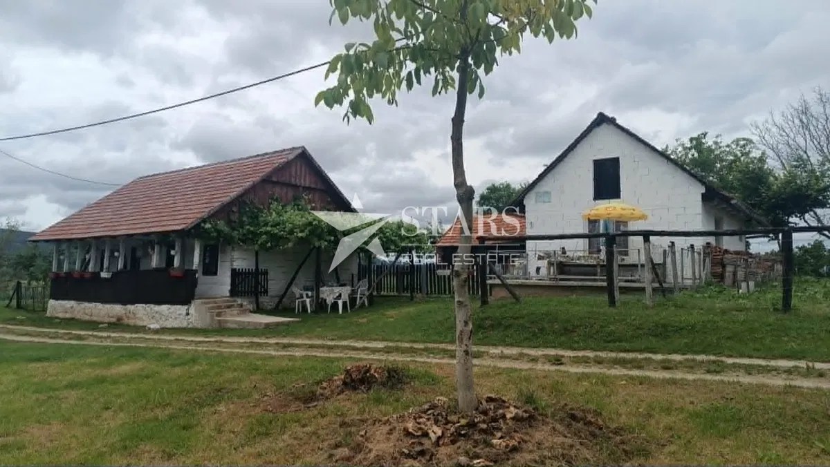 Slunj - Mir, šuma i livade – autohtono seosko imanje na 49.387 m²